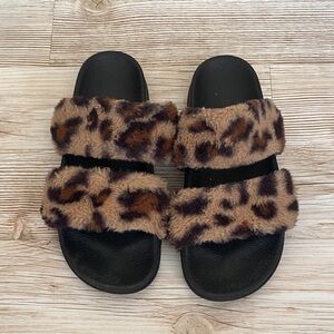 BAMBOO Leopard Fuzzy Slippers
